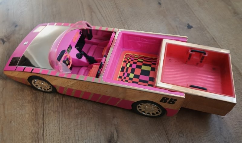 LOL auto s bazénom - 2