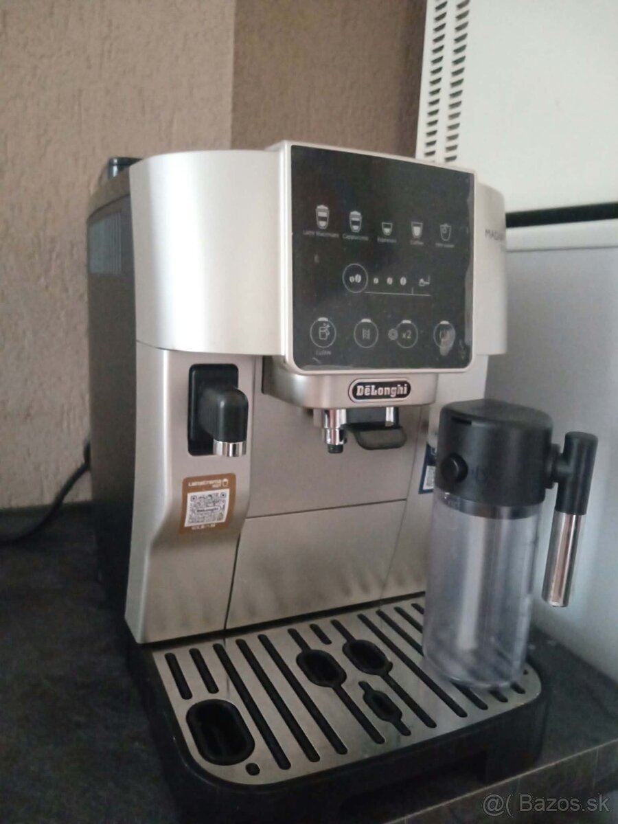 Kávovar Delonghi magnifica start - 2