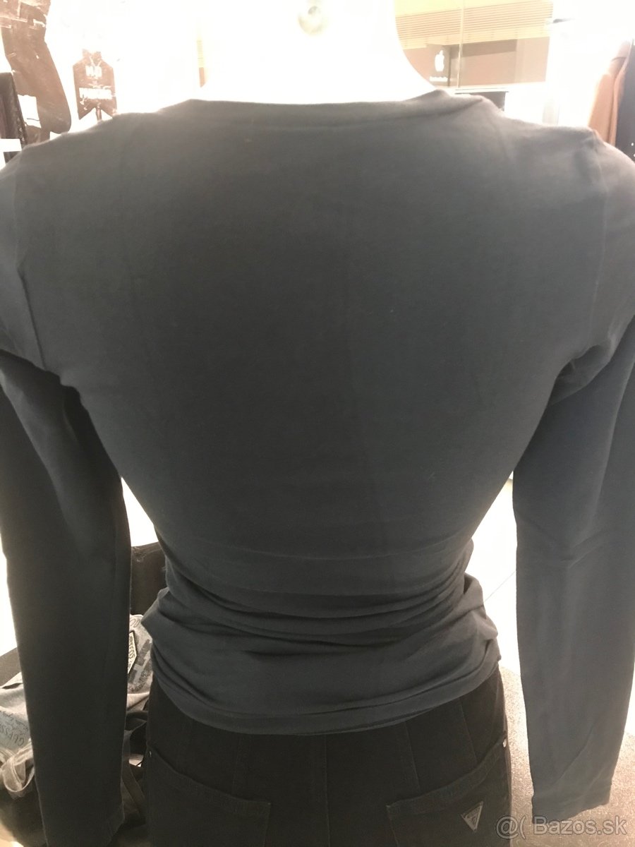 Tričko Guess s dlhým rukávom . - 2