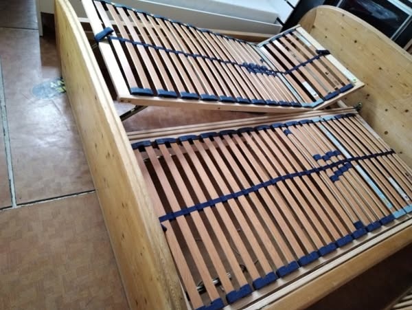 Drevená manželská posteľ - 2