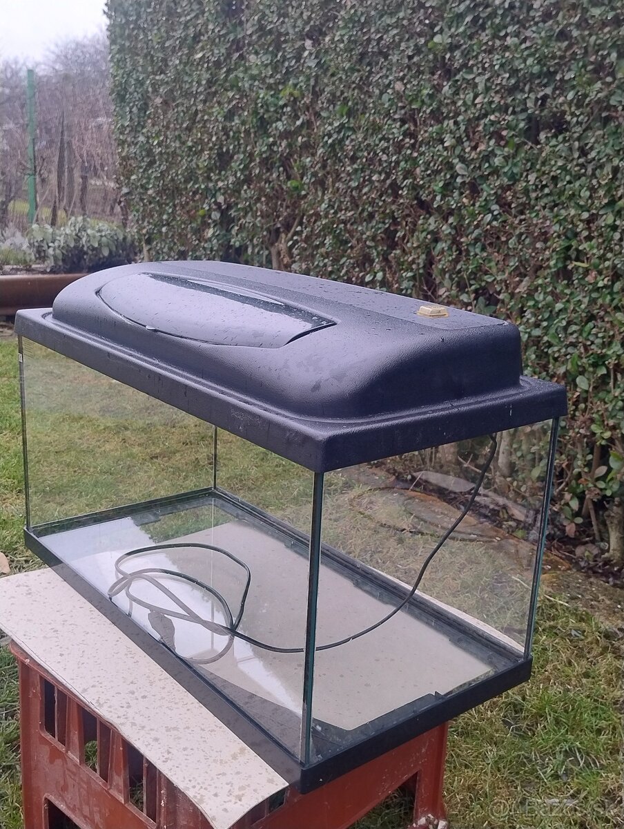 Predám akvárium 54l s príslušenstvom - 2