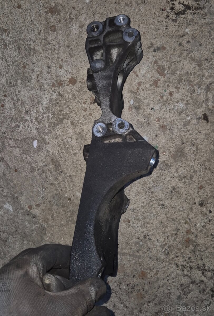 Predám drziak alternatora 038903143AF - 2