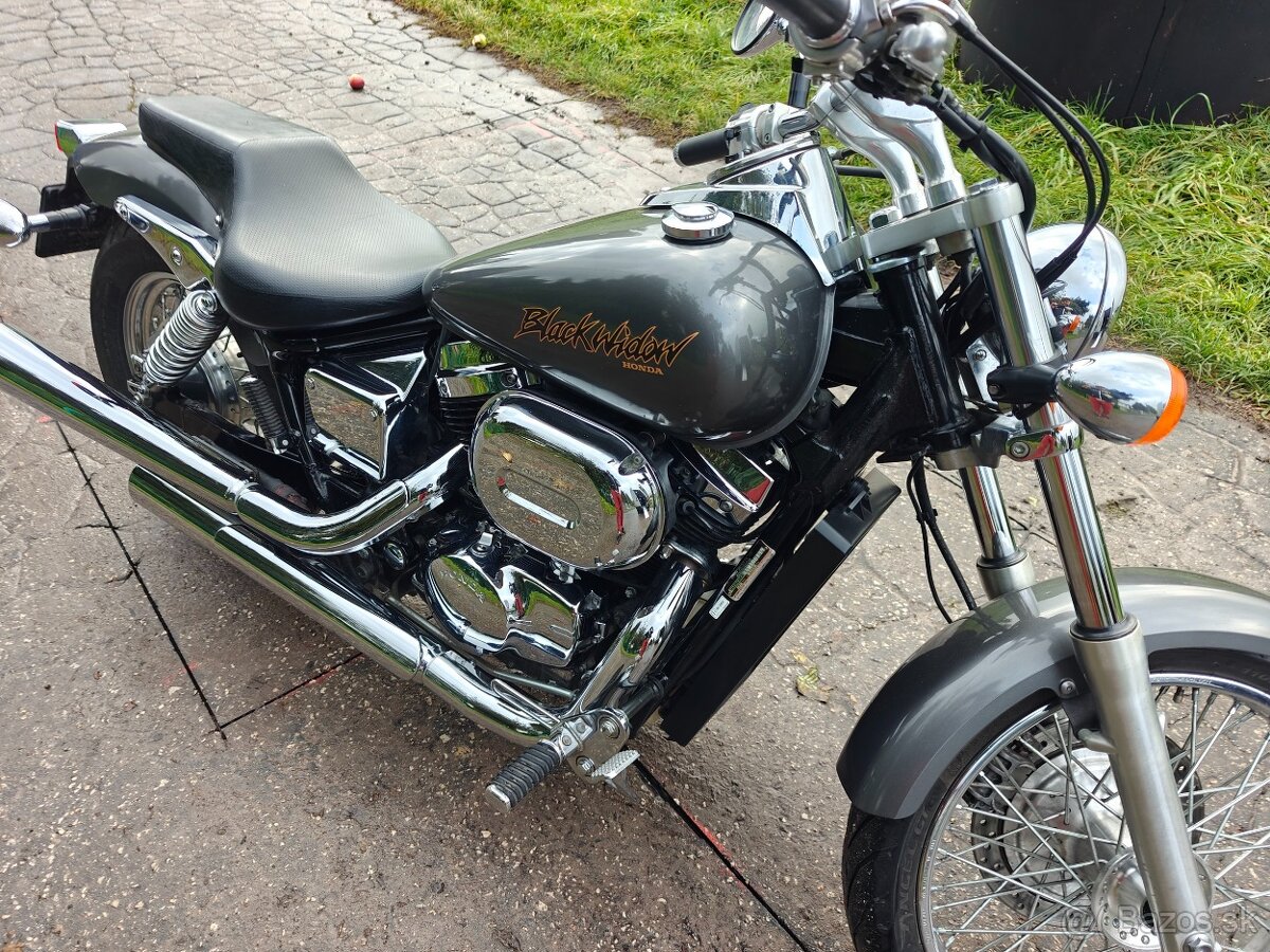 Honda VT 750 Black Widow Shadow - 2