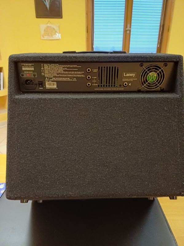 Laney 450W viacucelovy combo - 2