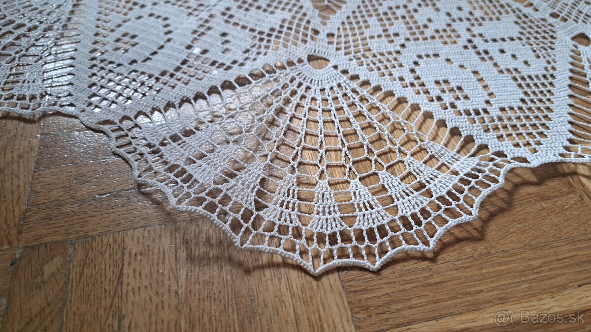 Ručne háčkovaný veľký ozdobný obrus - 2