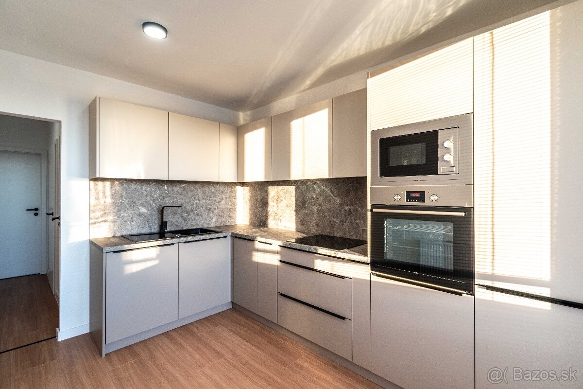 Dizajnový 3 izbový byt po kompletnej rekonštrukcii, loggia - 2