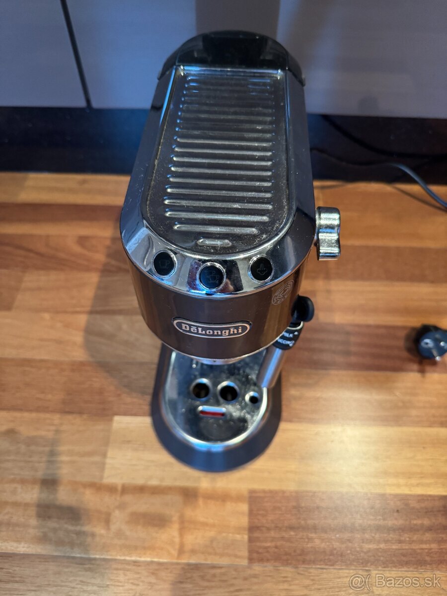 Predam pakovy kavovar De'Longhi DEDICA - 2