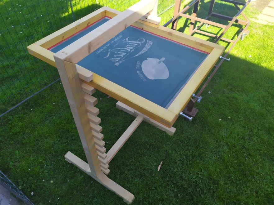 Sieťotlač - lineárny stôl na potlač tričiek - 2