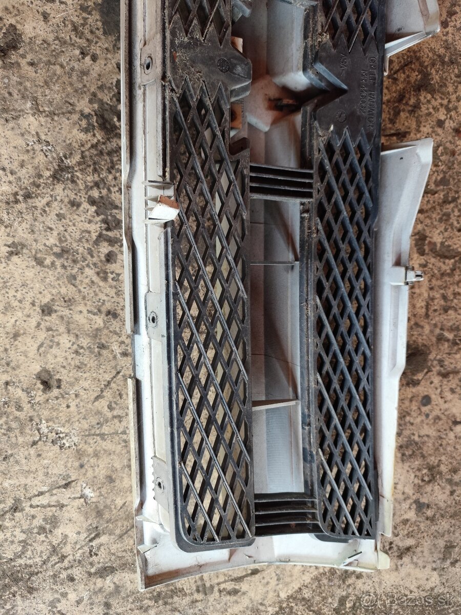 Mitsubishi Pajero Pinin maska - 2