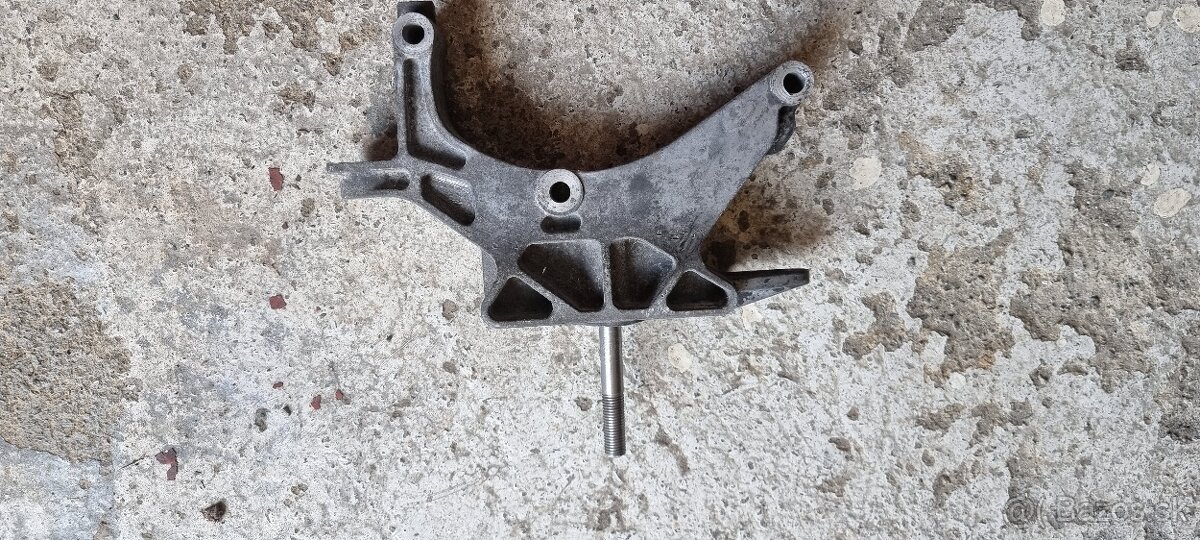 Drziak motora Fiat - 2