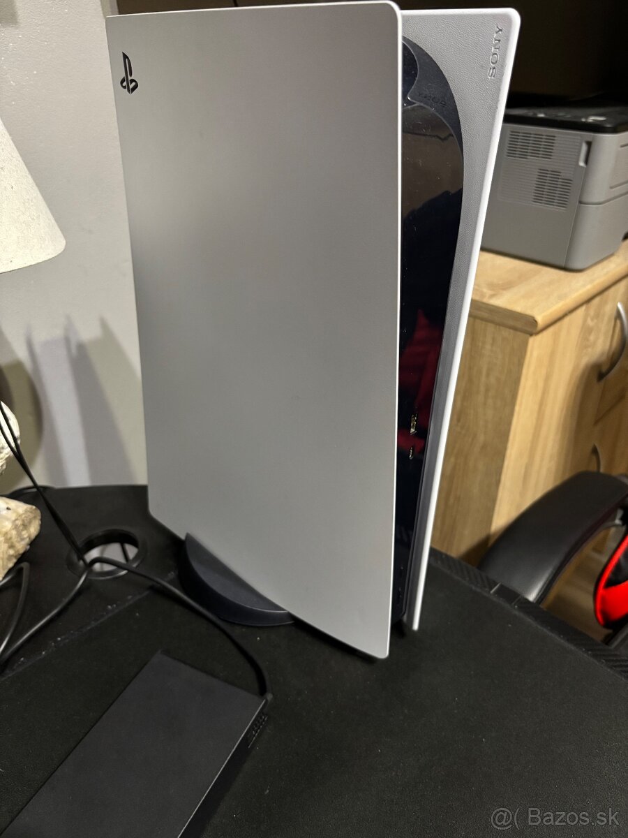 Predám PS5 pôvodná verzia z mechanikou, originál krabica - 2