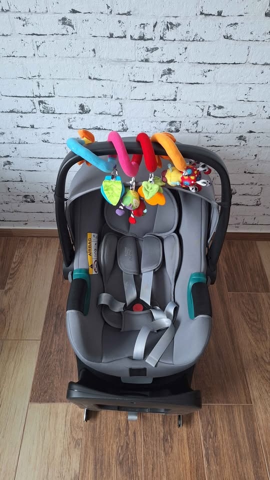 Britax Romer Baby Safe 3, i-size + otočná základňa - 2