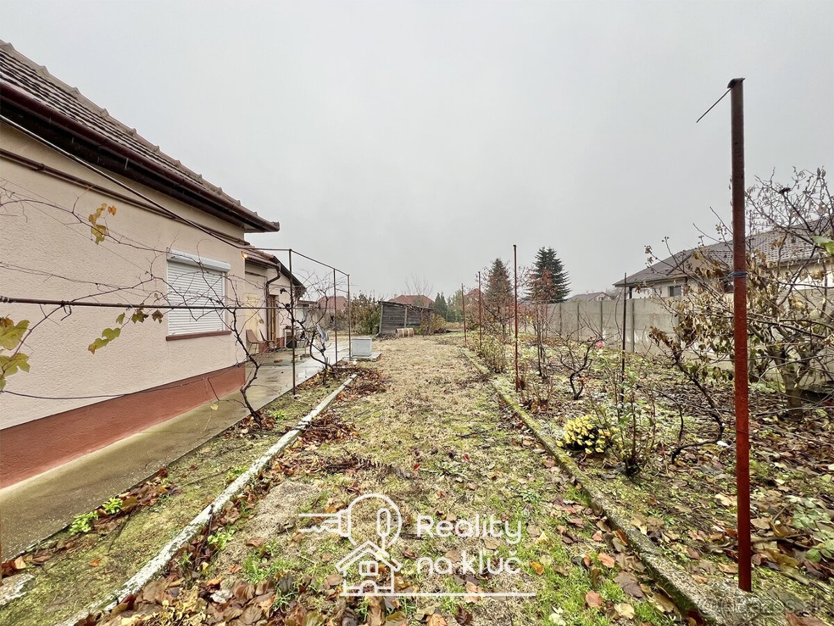 Na predaj 4-izbový rodinný dom s rozľahlým pozemkom Andovce - 2