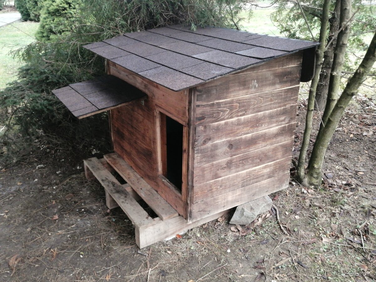 Psia búda s ohradou - 2