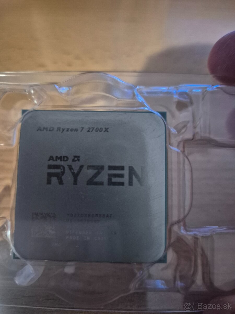 Predám AMD RYZEN 7 2700X - 2