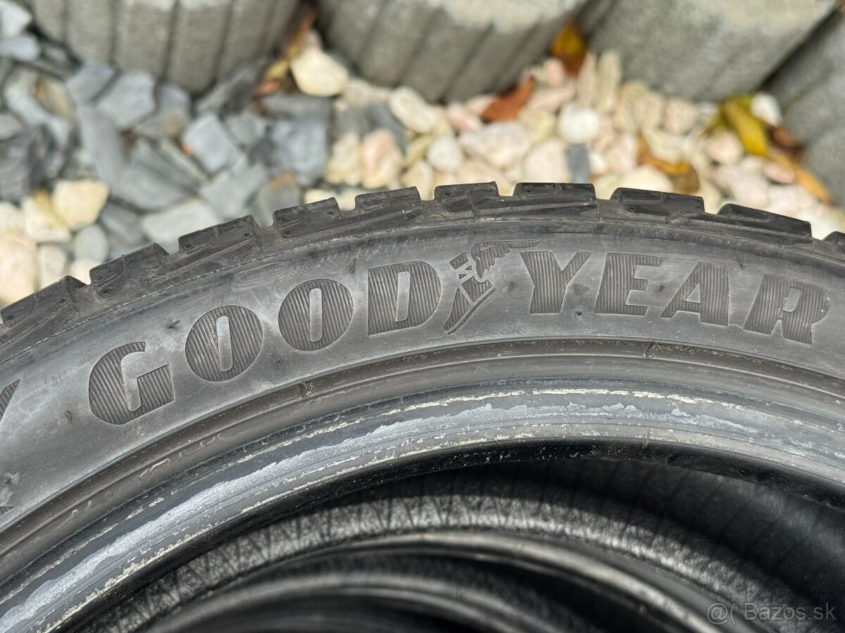 205/45 R18 - 2