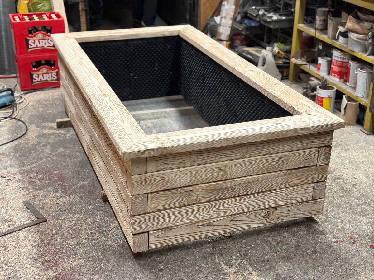 Vyvýšené záhony z masívu - 2