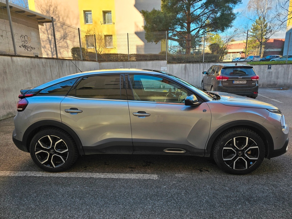 Citroen C4 ë-C4 Electric 136 Shine, rok 2022 - 2