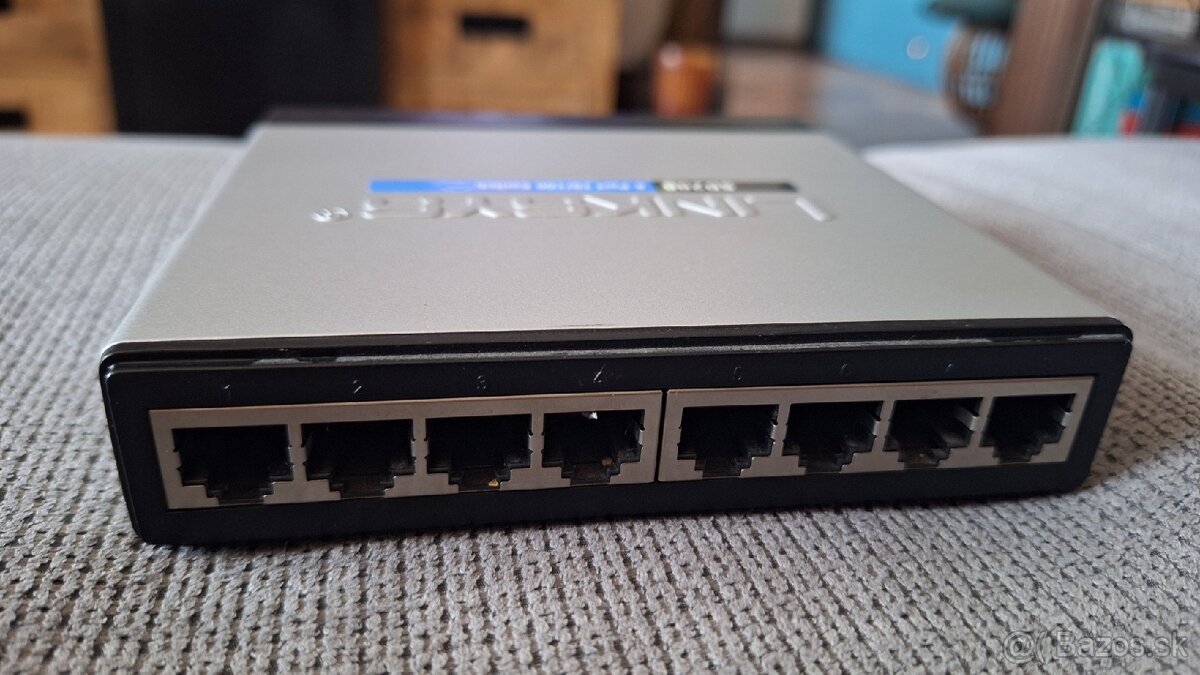 Linksys SD208, 8-Port 10/100 Switch - 2