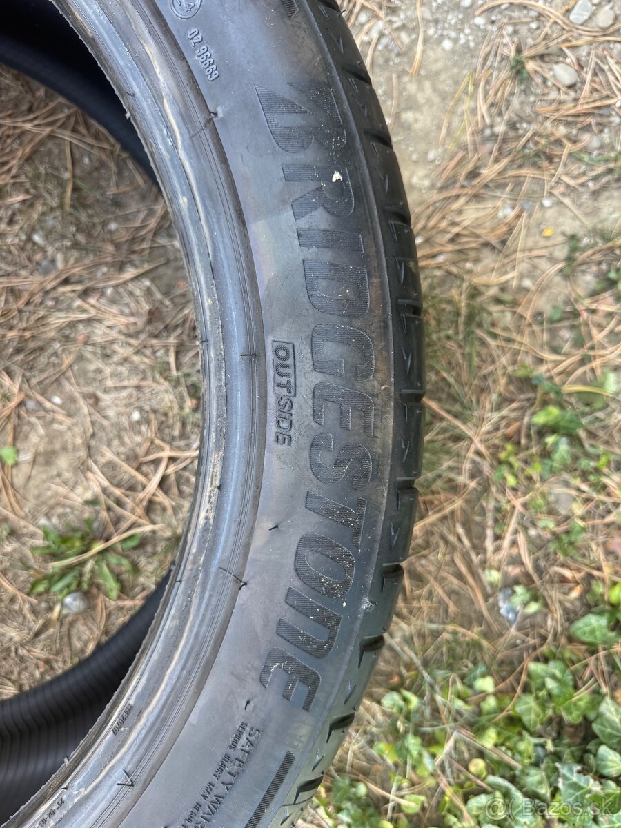 Predám pneu 285/40r21 - 2