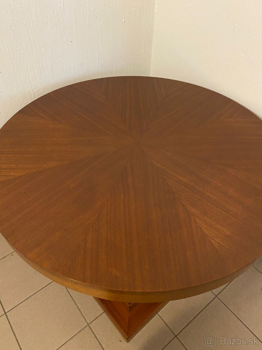 Predám okrúhly drevený stôl – masívny, stabilný - 2