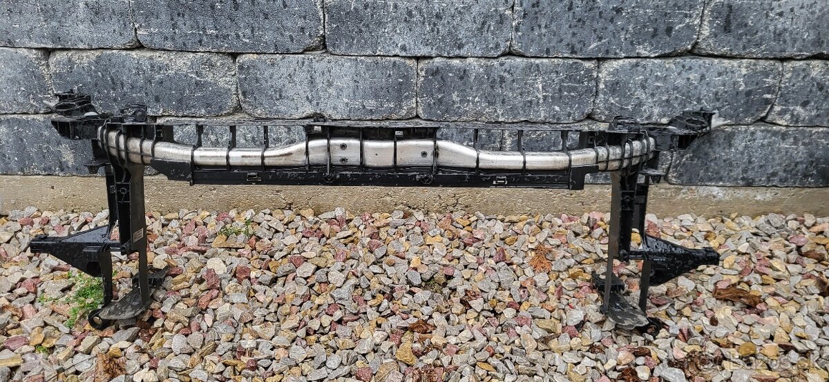 Mercedes A trieda W176 predne celo - 2