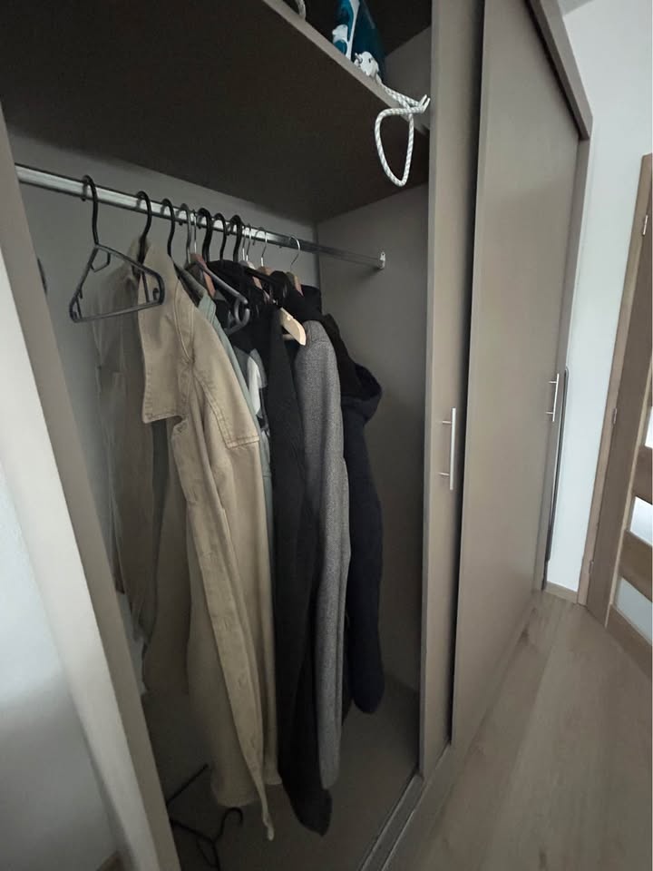 Šatniková skriňa Baker 180x215cm / Dohoda - 2