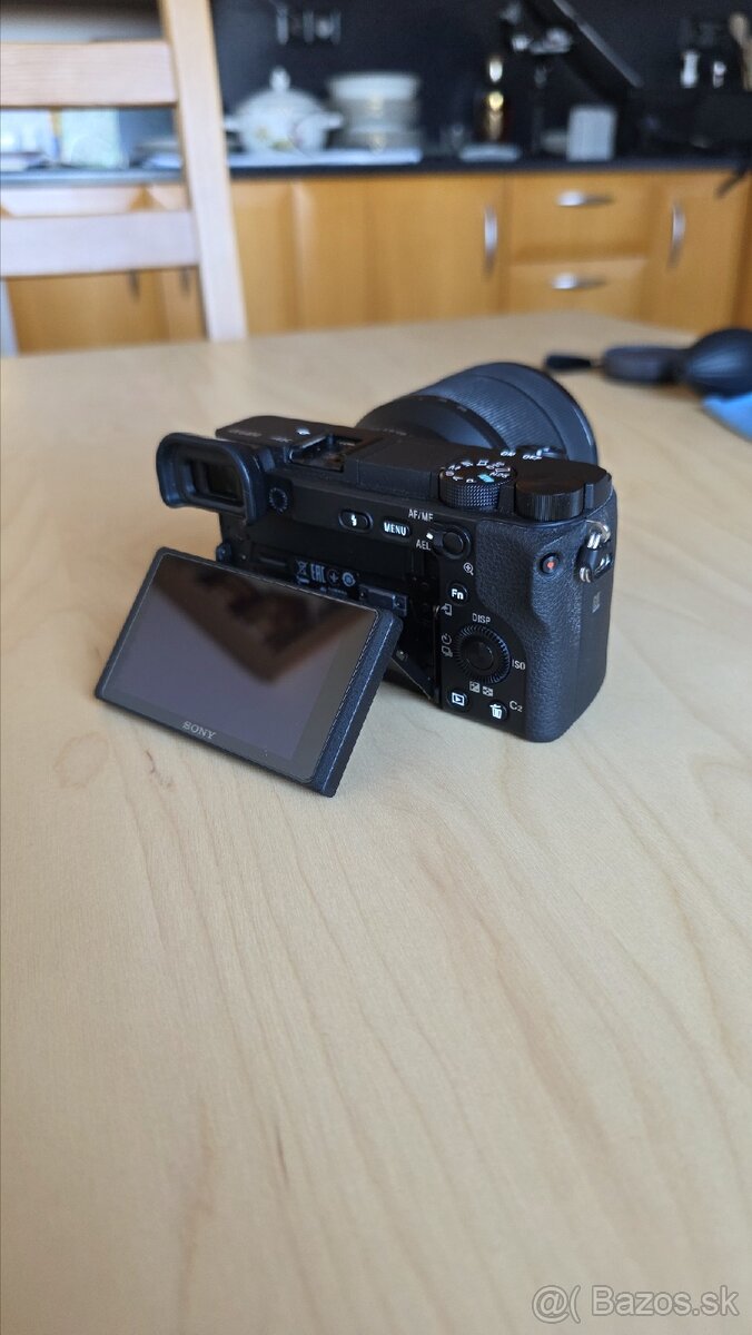 Sony a6400 + Sony FE 3.5-5.6/28-70 OSS - 2