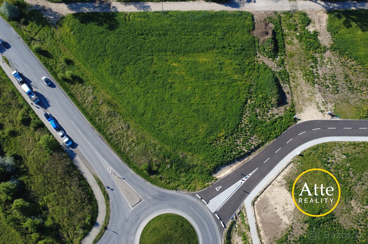 Komerčný stavebný pozemok 1186 m² - 2