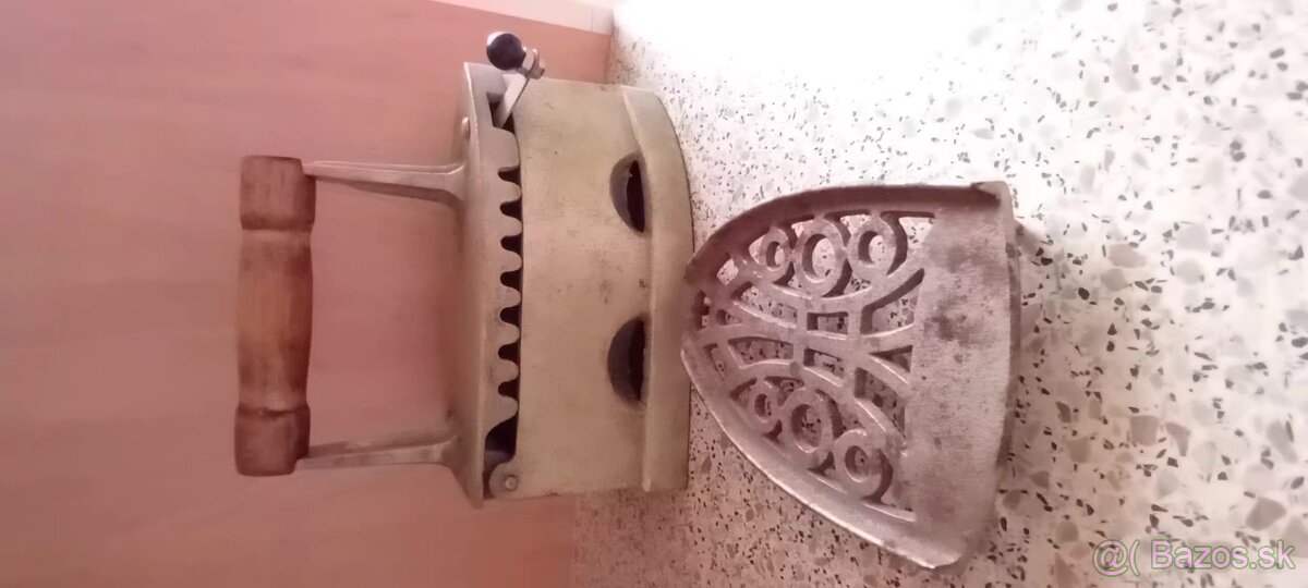 Starožitná žehlička - 2