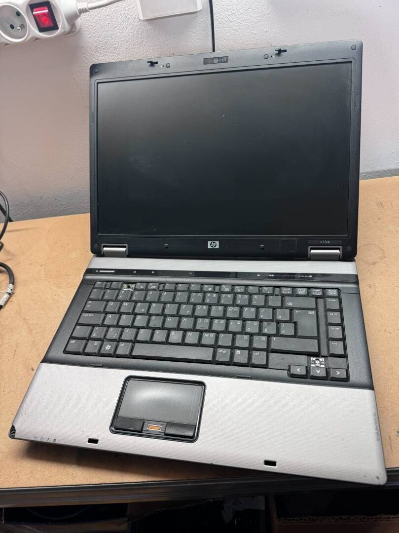 Predám použitý notebook HP 6730b. Core2Duo 2x2,40GHz. 4gbram - 2