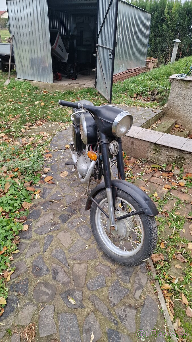 Jawa 250 592 - 2