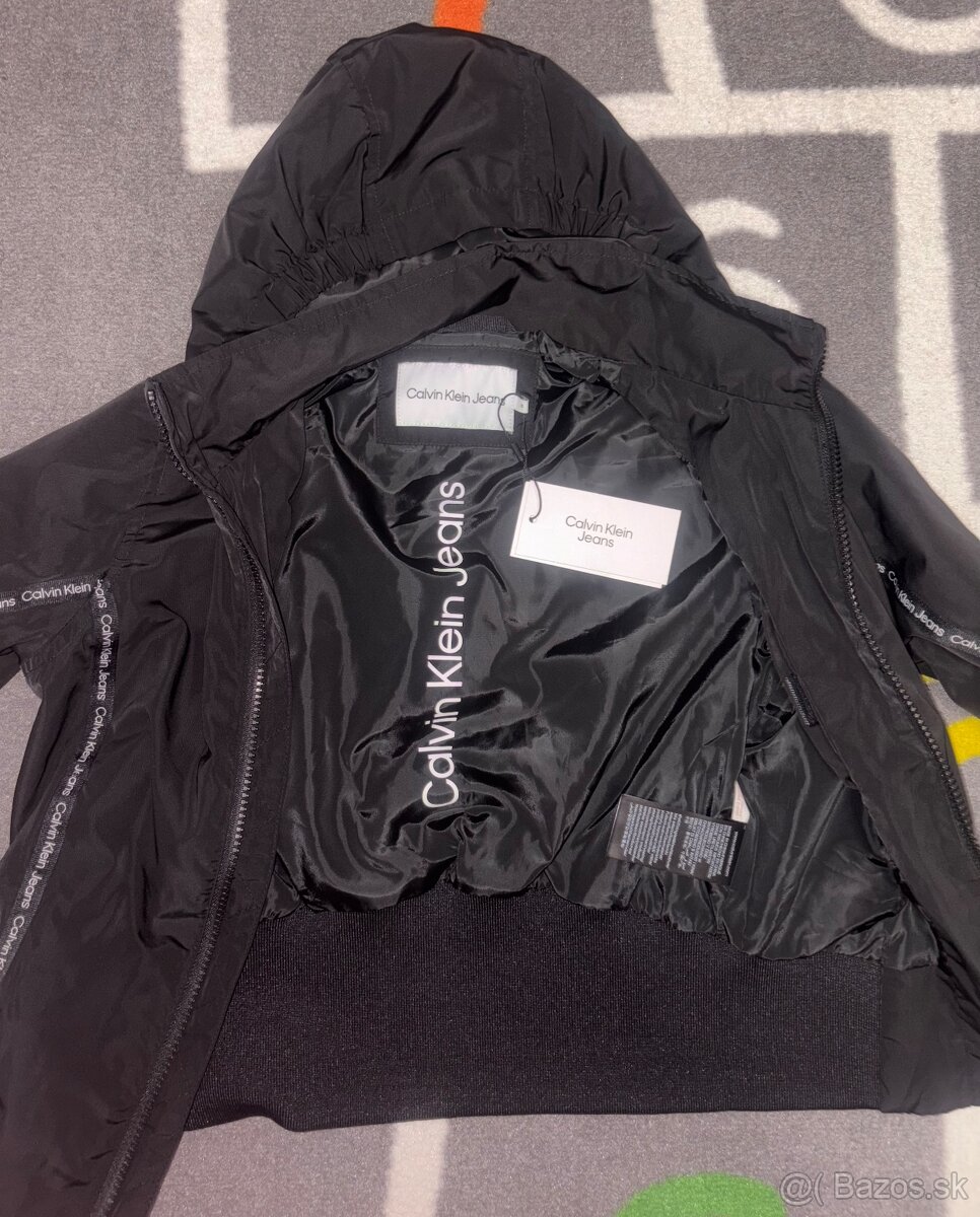 Bunda Calvin Klein v.128 s visačkou - 2