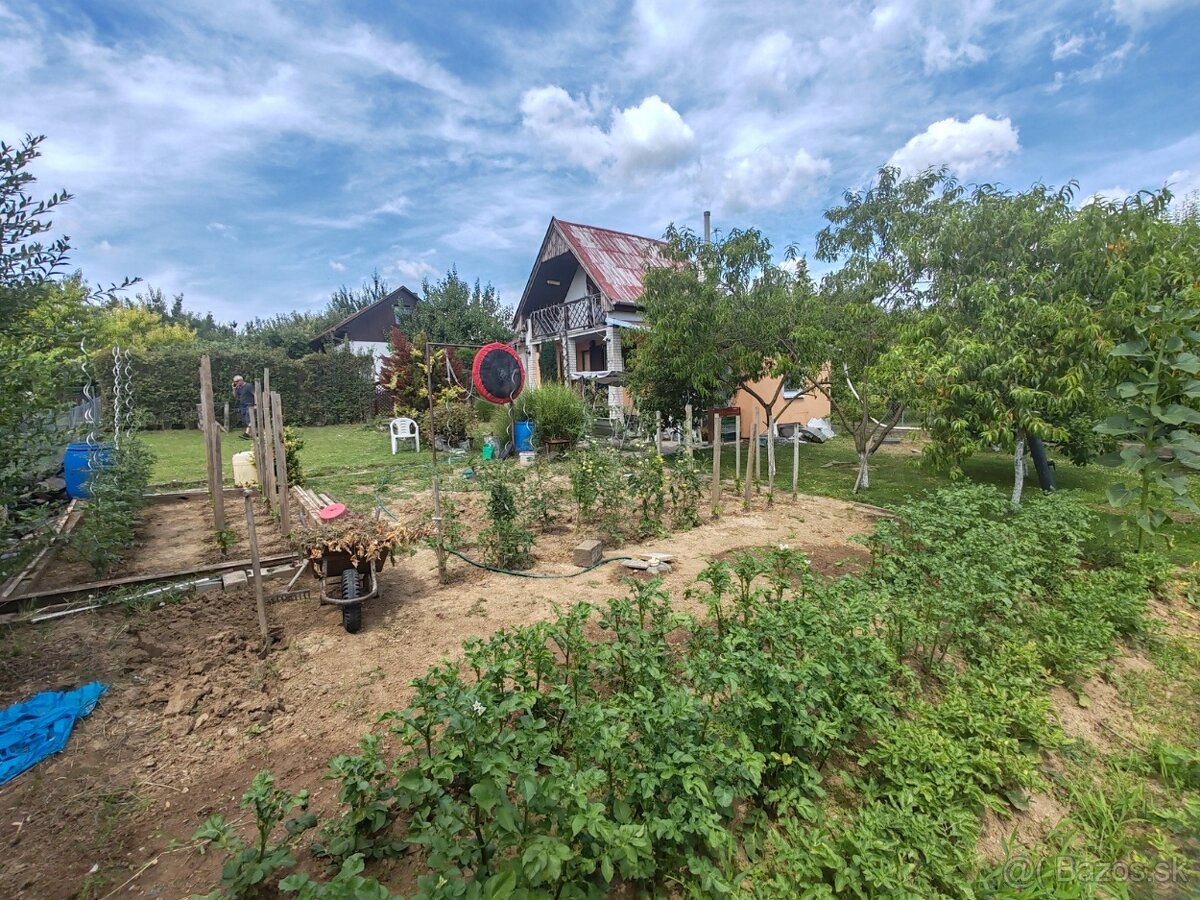 Tovarníky - chatka v záhradkárskej osade - 2