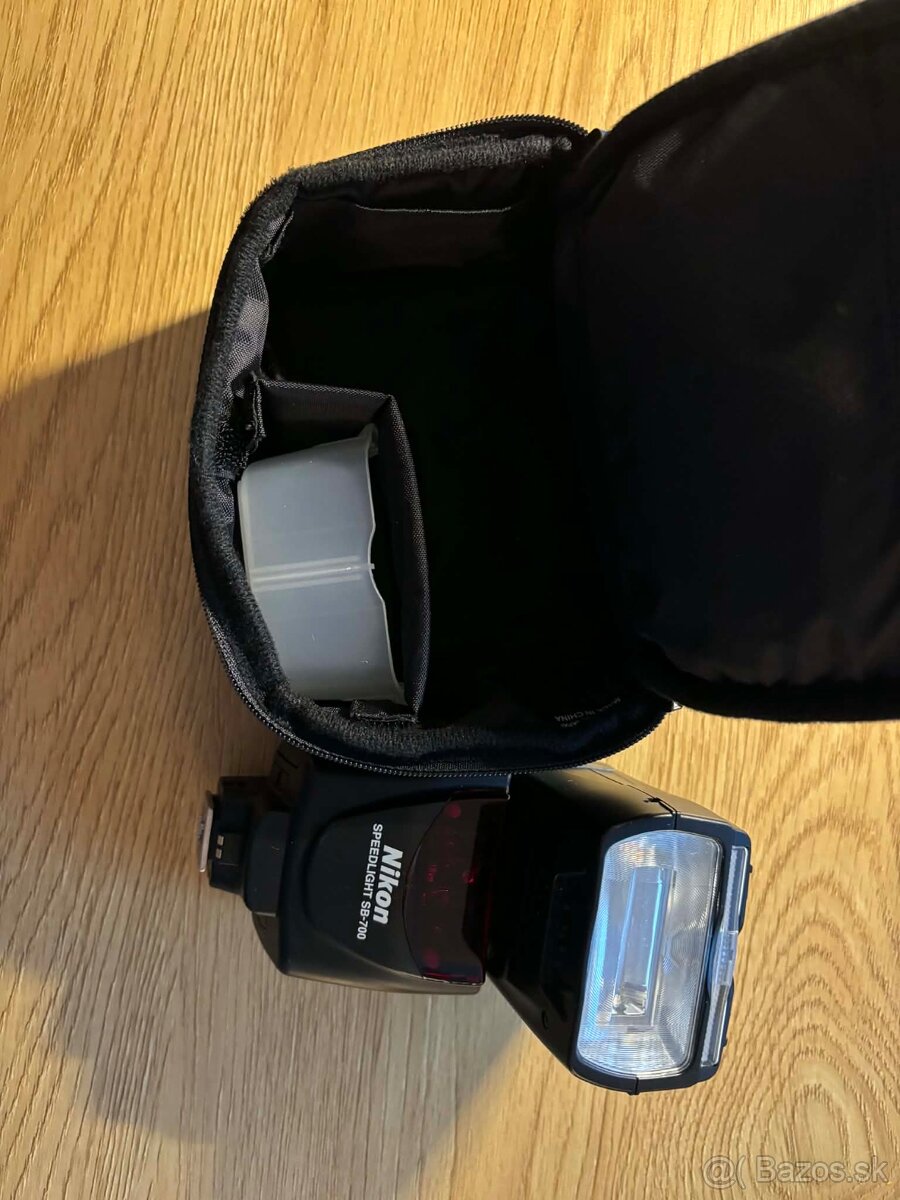Nikon Speedlight SB-700. - 2