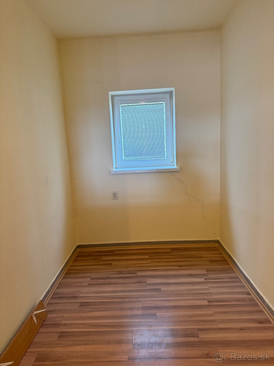 Prenájom Obchodného priestoru v Leviciach - 2