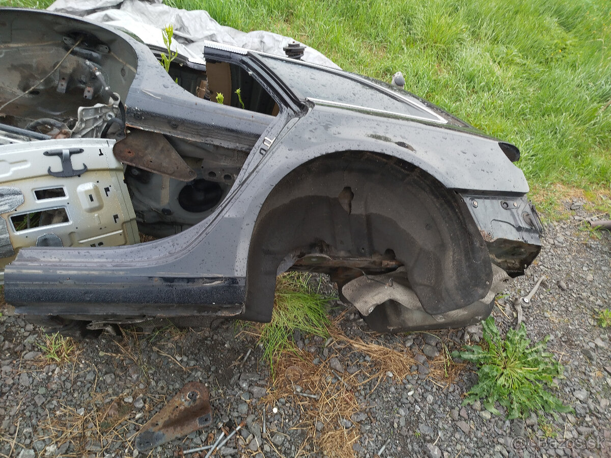 Audi A4 B8 kombi ľavý zadný blatník 100€ - 2