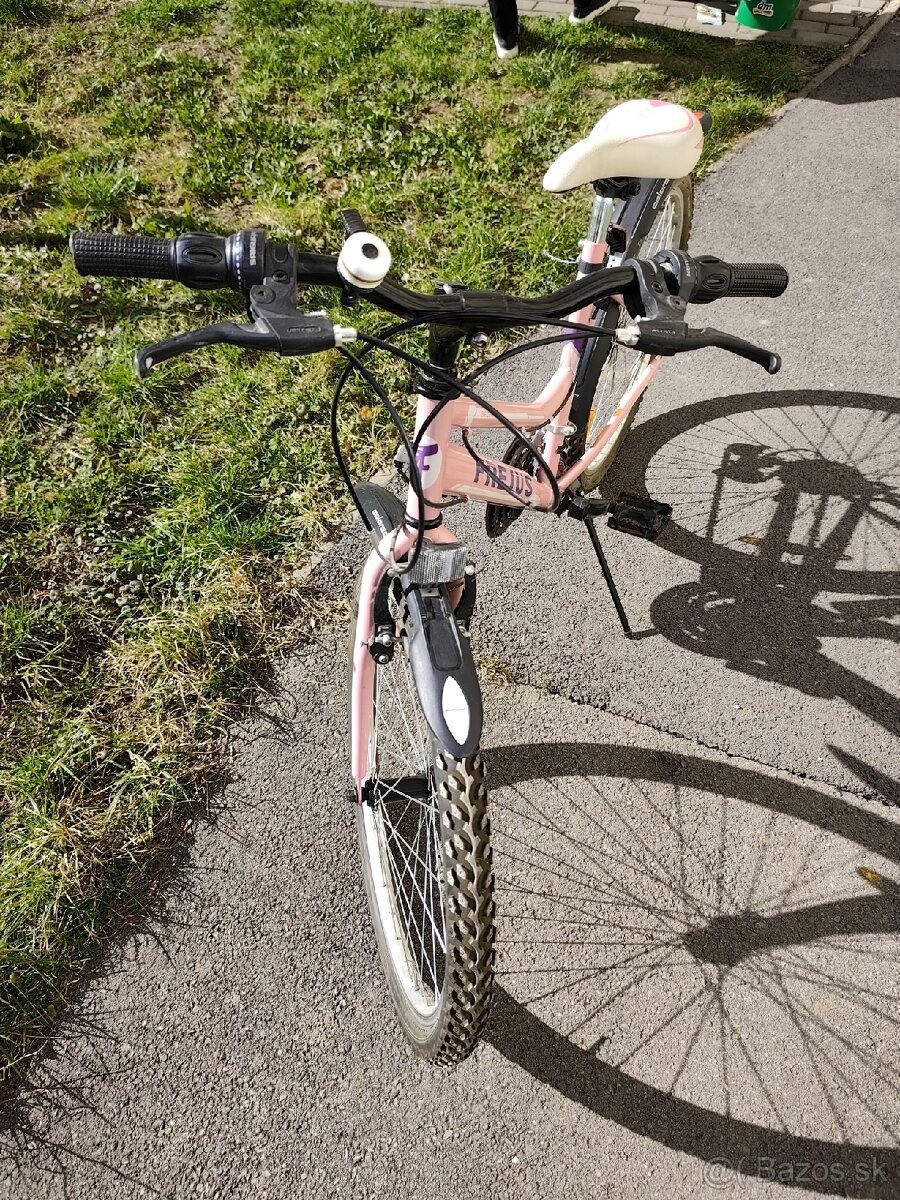 Dievčenský bicykel - 2