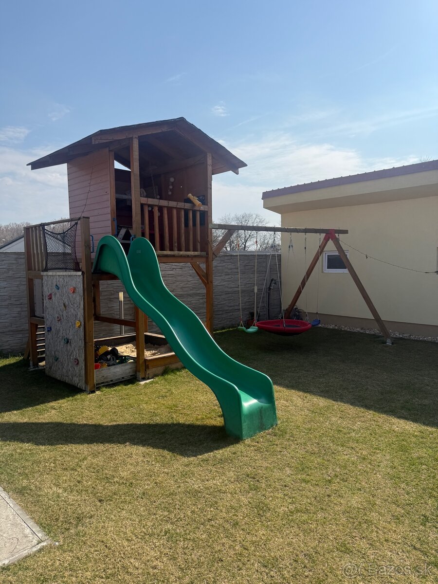 Detské ihrisko, domček - 2