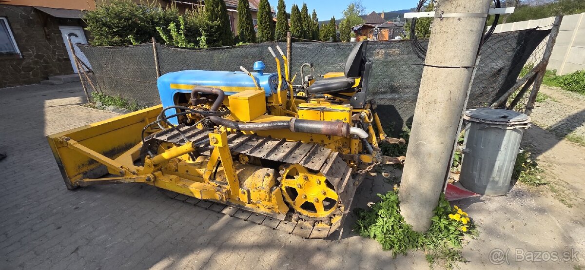 Pasovy traktor , buldozer - 2