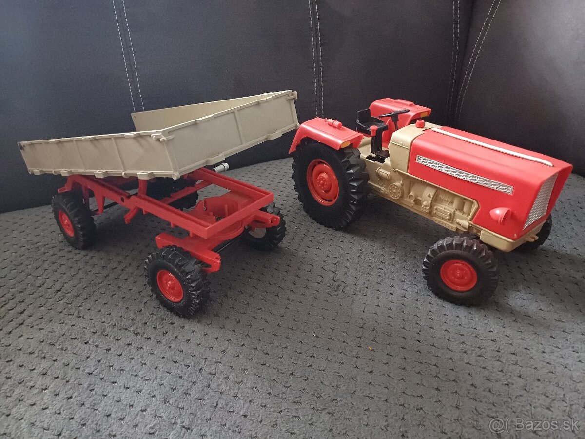 Predam staru hracku traktor piko - 2