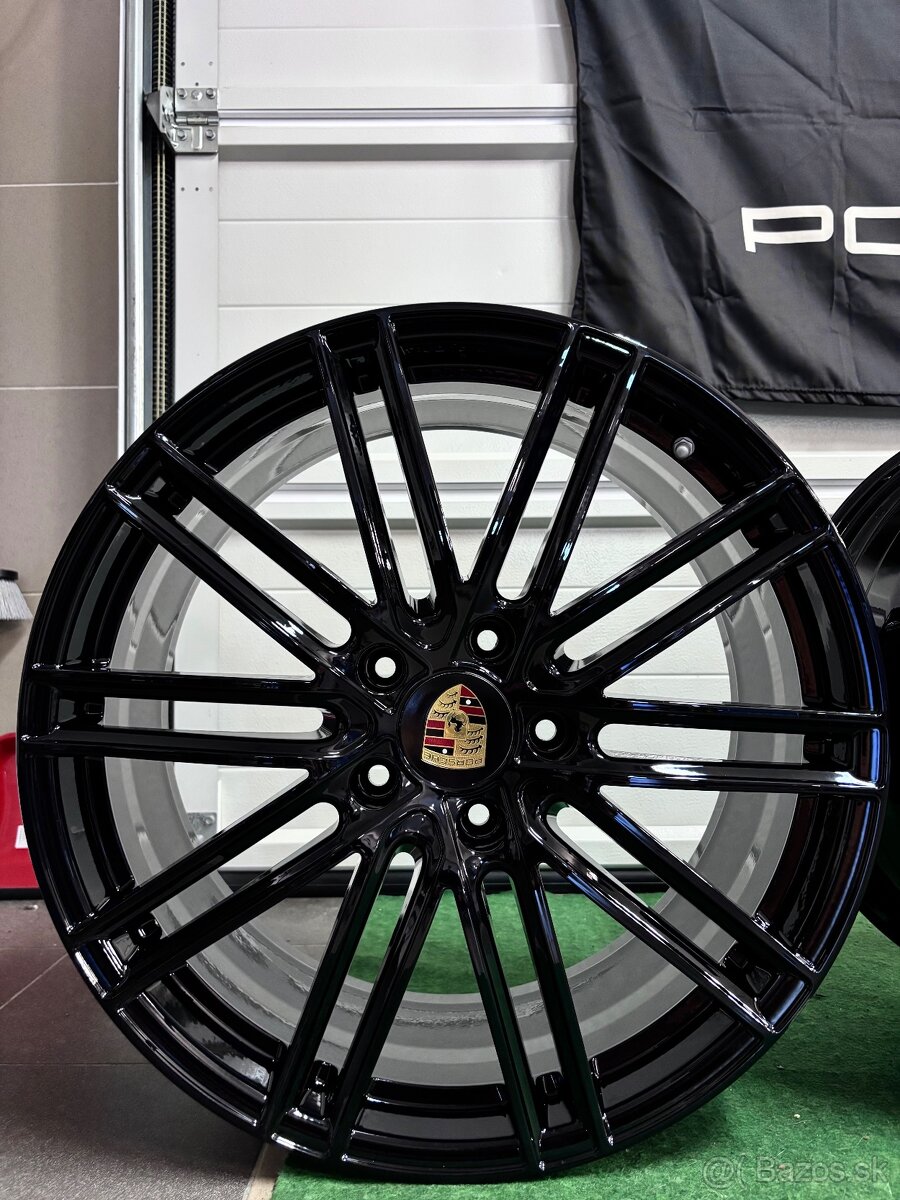 Porsche Panamera 971 Turbo R21 - 2