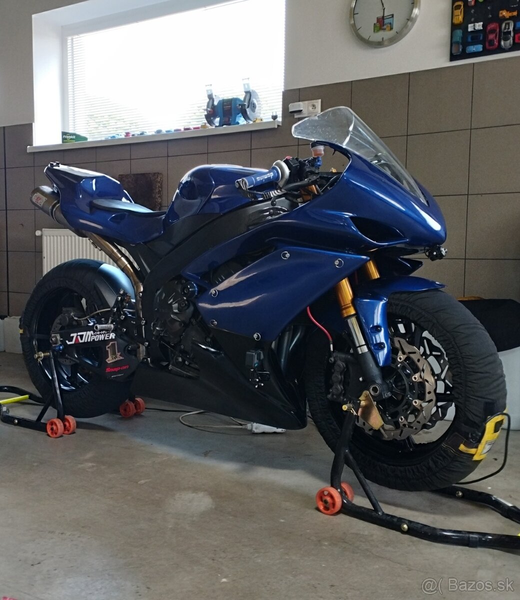 Yamaha r1 2008. - 2