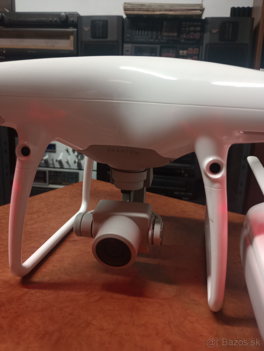 Dron DJI Phantom 4 - - 2