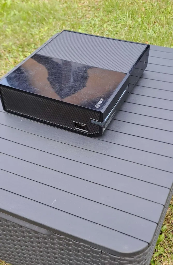 X-Box one a ovladač - 2