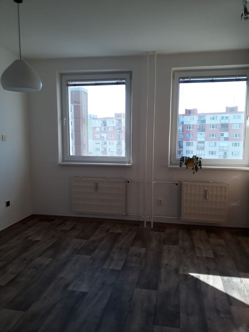 EXKLUZÍVNE. REALFINN PRENÁJOM - 2 IZB. BYT V NOVÝCH ZÁMKOCH - 2