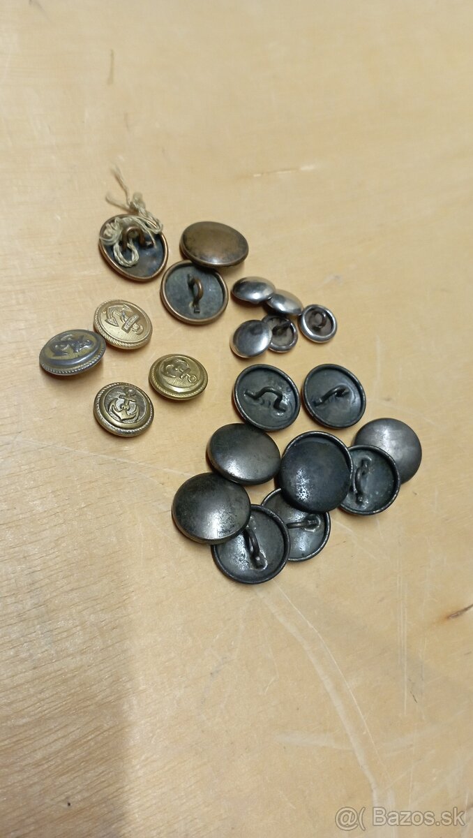 Vojenské gombíky staré... - 2