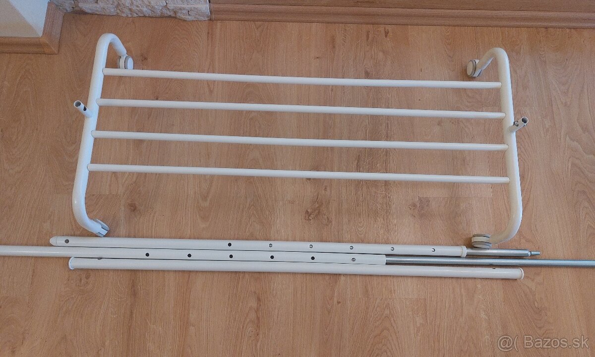 Vešiak na oblečenie - 2