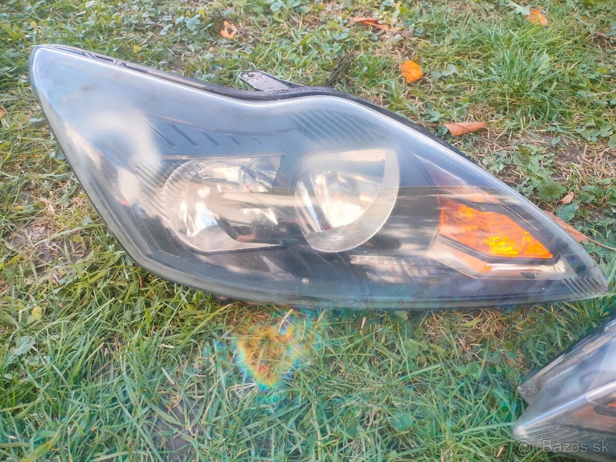 predám svetlá na Ford FOCUS rok výroby 2010 - 2