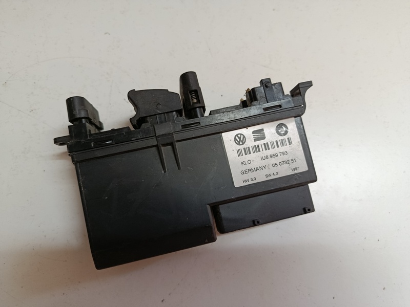 vypinac stahovania okna octavia IU6959793 30€ - 2